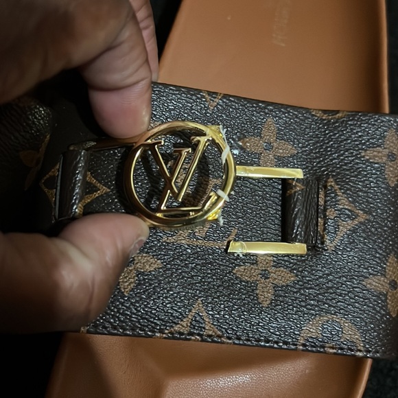 Matching purse and shoes - Picture 2 of 7